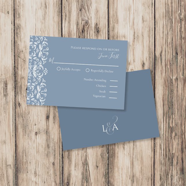 Elegante Resposta de Casamento em Azul Poeira com  (Elegant dusty blue RSVP wedding card with modern filigree design and clean typography.)