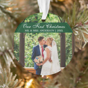 Elegante Script Verde Nosso Primeiro Ornamento De