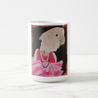 Ella bonito na caneca de café cor-de-rosa