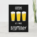 Elogios é seu cartão de Beerthday<br><div class="desc">Elogios é seu cartão de Beerthday Envie um aniversário do divertimento que cumprimenta à família ou aos amigos com este cartão cómico, caracterizando 3 vidros da cerveja e de um jogo na mensagem das palavras dizendo "elogios que é seu Beerthday" em um texto branco impressionante em um fundo preto. Limite...</div>