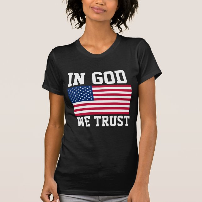 EM DEUS, CONFIAMOS EM CAMISETAS DE CAMISAS (Frente)