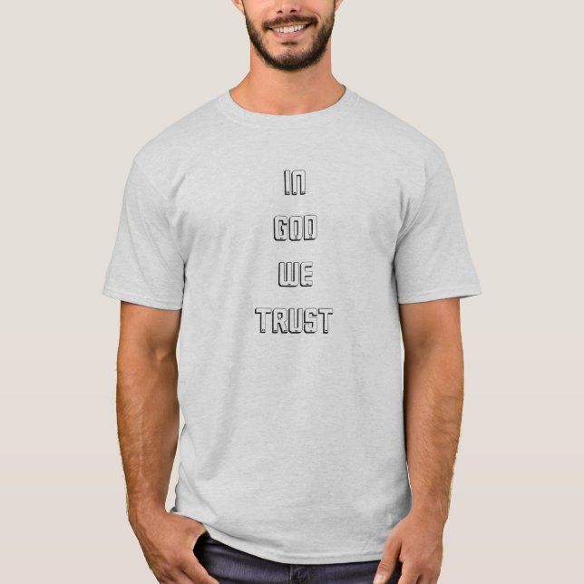 EM DEUS, CONFIAMOS EM MENOS UM T-SHIRT BÁSICO (Frente)