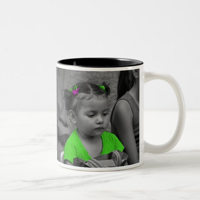 Em Dois Tons A caneca de café do campo de oleiro (Direita)