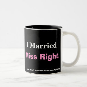Em Dois Tons A SENHORITA DIREITO leu a caneca de café dos