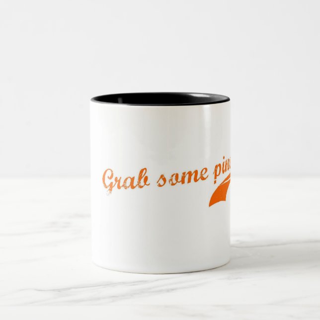 Em Dois Tons Agarre alguma caneca de café da carne do pinho (Centro)