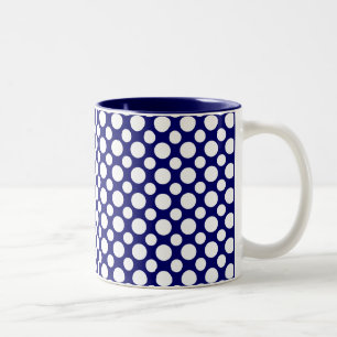 Em Dois Tons Bolinhas brancas na caneca azul de café