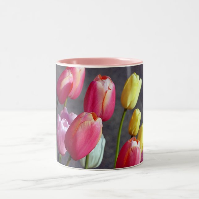 Em Dois Tons Caneca de café bonito da tulipa do primavera (Centro)