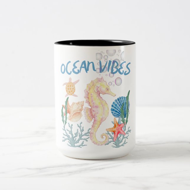 Em Dois Tons Caneca de café com cavalos-marinhos e vibrações do (Centro)