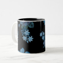 Caneca de Café com Padrão Floral Azul Escuro Elega