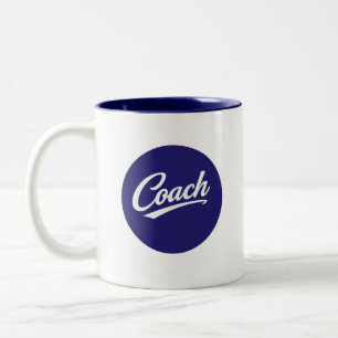 Em Dois Tons Caneca de café com tipografia de roteiro de treina