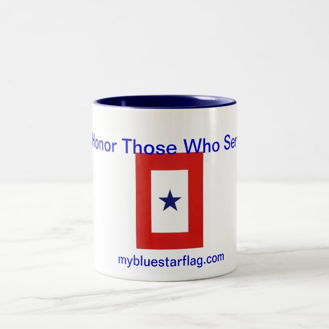 Em Dois Tons Caneca de café da bandeira da estrela azul: Honre (Centro)