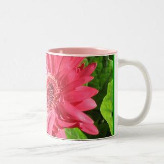 Em Dois Tons Caneca de café da margarida do rosa quente