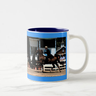 Em Dois Tons Caneca de café da mostra do cavalo