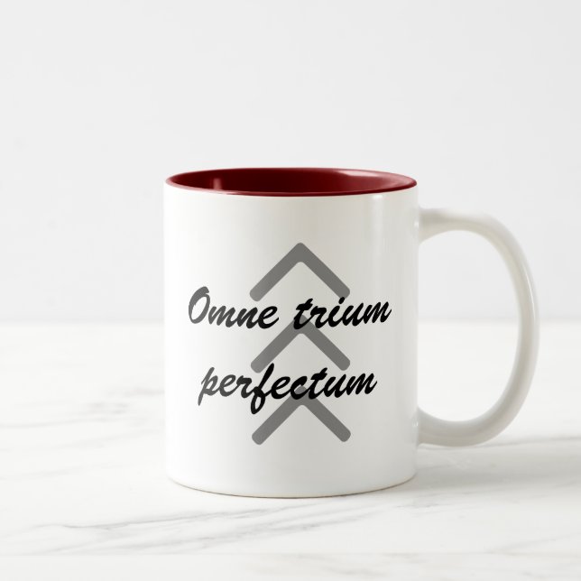 Em Dois Tons Caneca de café de "perfectum do trium Omne " (Direita)