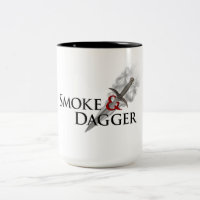 Caneca de café grande do fumo 15oz & do punhal