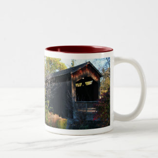 Em Dois Tons Caneca de café histórica da ponte coberta do Ada