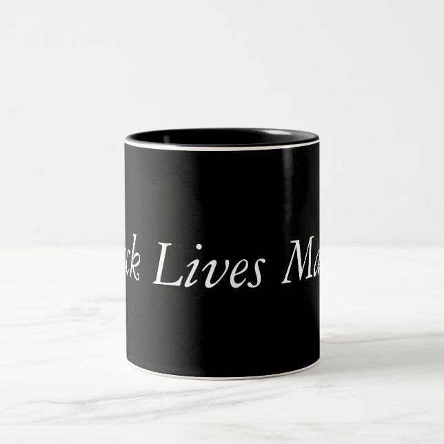 Em Dois Tons Caneca de café preta da matéria das vidas (Centro)