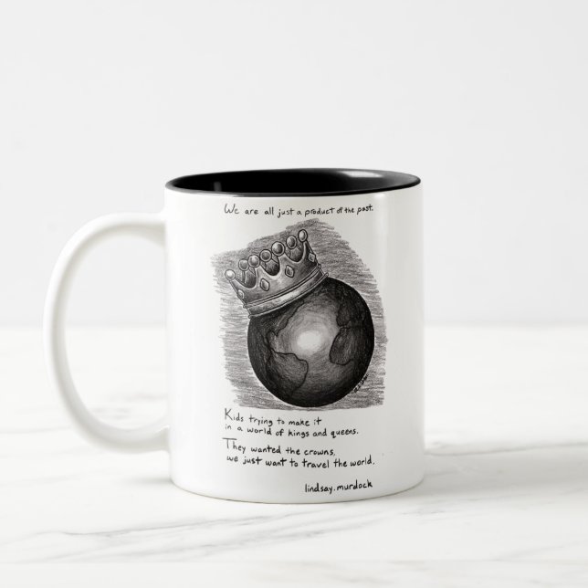 Em Dois Tons caneca de café preto e branco com citações e arte (Esquerda)