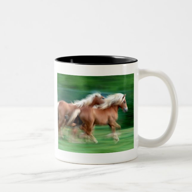 Em Dois Tons Competindo a caneca de café cerâmica dos cavalos (Direita)