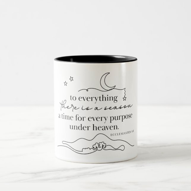 Em Dois Tons ECLESIASTES 3:1 - Caneca de Café (Centro)