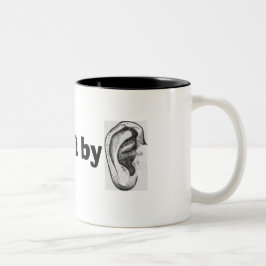 Em Dois Tons Engraçado deixe-nos jogá-lo pela caneca de café