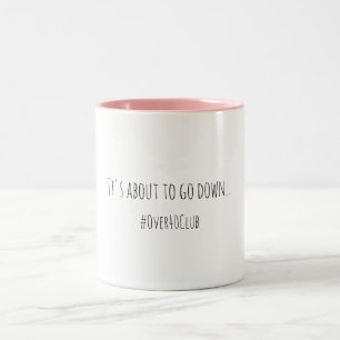 Em Dois Tons Está prestes a descer a caneca de café