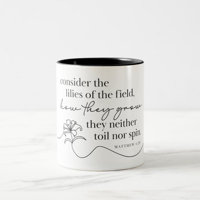 Em Dois Tons MATEUS 6:28 - Caneca de Café (Centro)