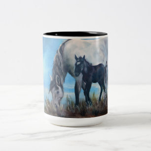 Em Dois Tons "Nascer na caneca de café do cavalo selvagem do