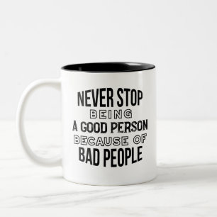 Em Dois Tons Nunca pare de ser uma boa pessoa cita café caneca