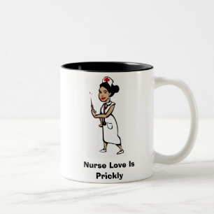 Em Dois Tons O amor da enfermeira é caneca de café espinhosa