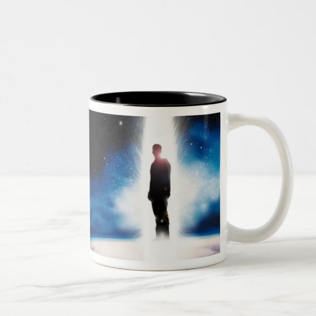 Em Dois Tons O homem da caneca de café do desenhista da terra (Direita)