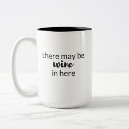 Em Dois Tons pode haver vinho aqui na caneca de café
