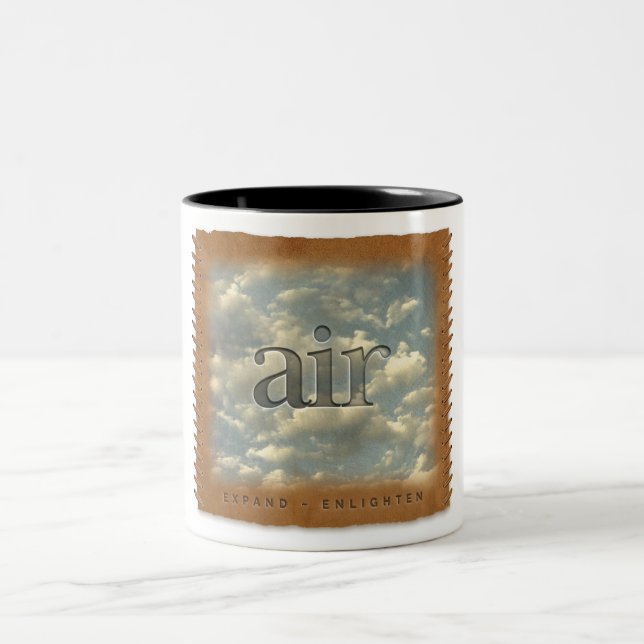 Em Dois Tons Quatro Elementos - Ar - Caneca de Café (Centro)