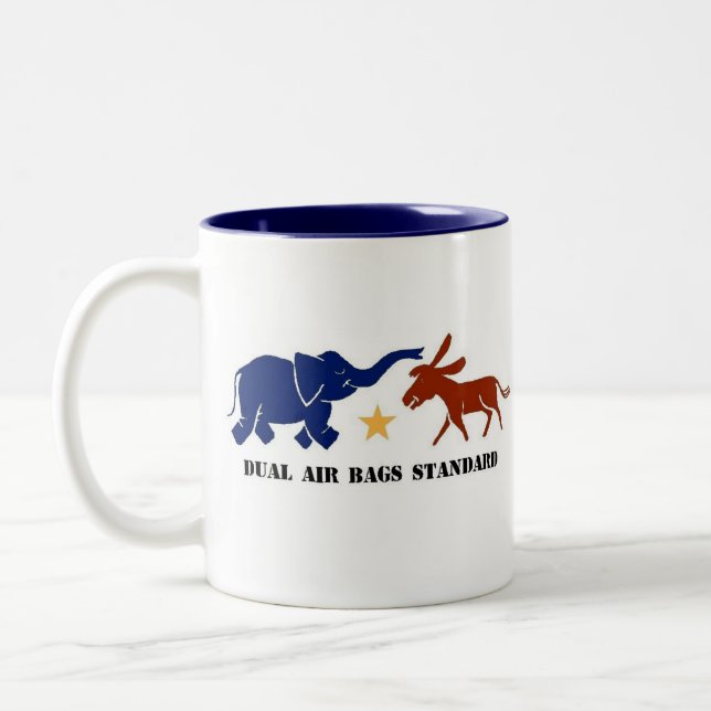 EM DOIS TONS REPUBLICANO PADRÃO DA CANECA DE CAFÉ DOS AIRBAGS (Esquerda)