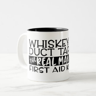 Em Dois Tons Uísque e caneca de café
