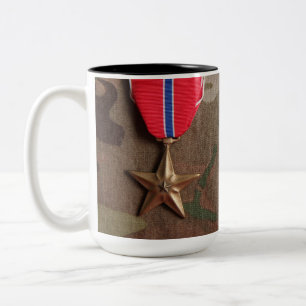 Em Dois Tons Veterano do combate e caneca de café da estrela d