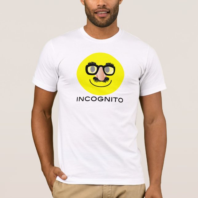 "em incógnito CAMISA da CARA T (Frente)