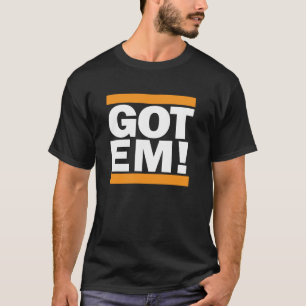 Em obtido! Camisa alaranjada e preta de San