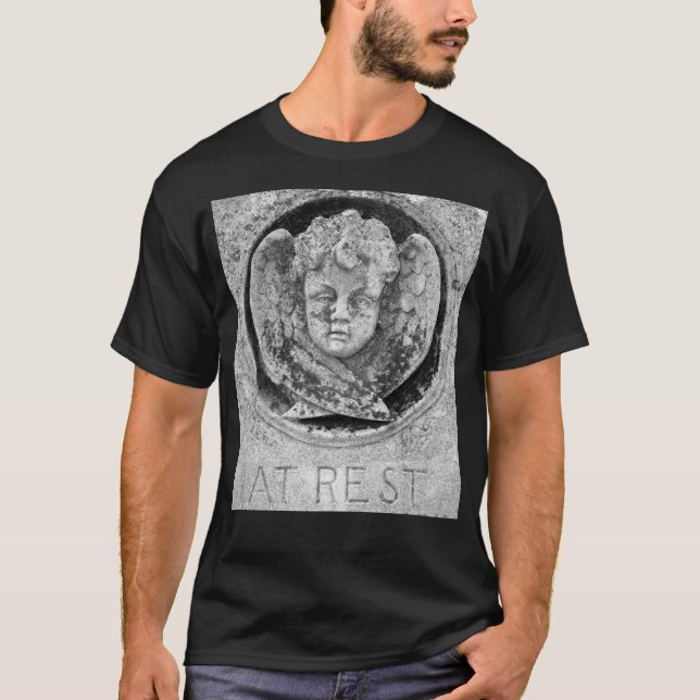 "EM REPOUSO" t-shirt gótico do querubim (Frente)