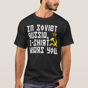 Em Rússia soviética o Tshirt vestir-lo camisa