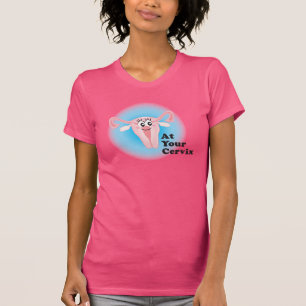 Em seu t-shirt da cerviz