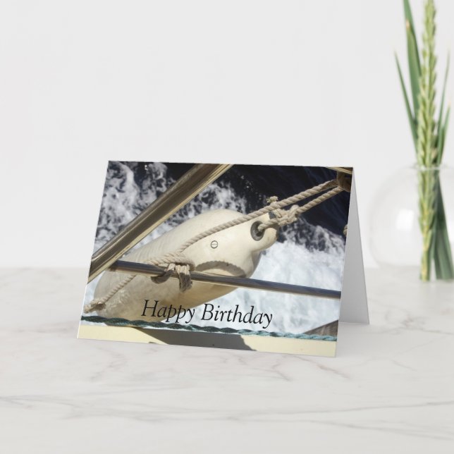 Embarcação num Cartão de Aniversário Feliz do Mar (Frente)