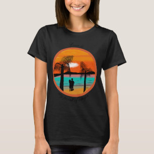 Embraço Quente: Design T-Shirt Silhueta Sunset