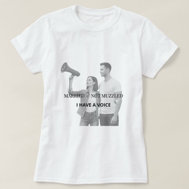 Empoderada & Casada – Camiseta Feminista para Mulh (Frente do Design)