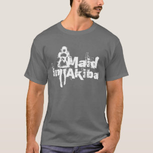 Empregada doméstica no t-shirt escuro básico de