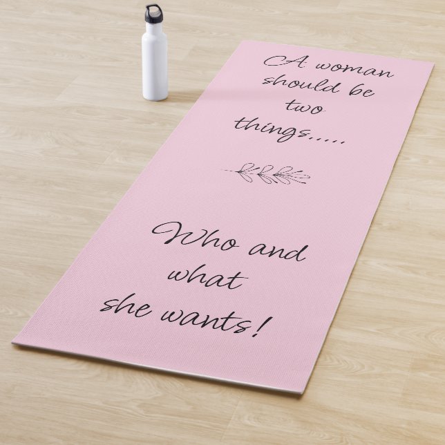 Encorajar o tapete yoga, mulher forte (In Situ)