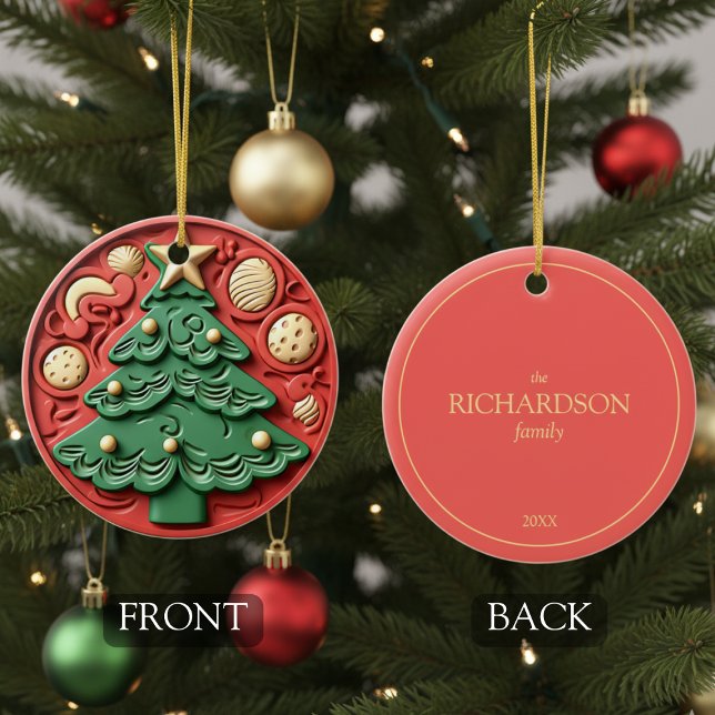 Enfeite de Natal de Árvore de Natal Vermelho Verde (cute 3D-effect trompe l'oeil red green Christmas tree ornament with customizable family name year)