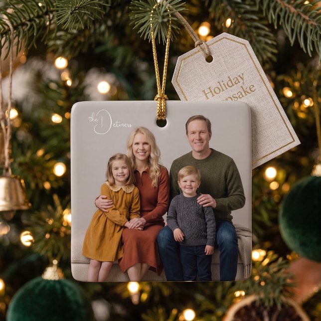 Enfeite de Natal Personalizado em Forma de Quadrad (A beautifully personalized Christmas keepsake.)