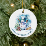 Enfeites de natal Engraçado Chef Snowman<br><div class="desc">Adicione um toque de humor e um borrão de magia à sua decoração de férias com o nosso Enfeites de natal Engraçado Chef Snowman. Perfeito para o entusiasta culinário ou para quem ama uma boa risada,  este ornamento apresenta um chef de neve caprichoso que é "Cozinhar Up Holiday Magic"!</div>
