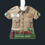 Enfeites de natal Personalizado da Camisa Park Ran<br><div class="desc">Celebre as férias com um presente único e ponderado para o guarda-florestal do parque na sua vida! O Ornamento de Camisas Ranger Park,  personalizado,  é a maneira perfeita de adicionar um toque da natureza e alegria festiva à sua árvore de Natal.</div>